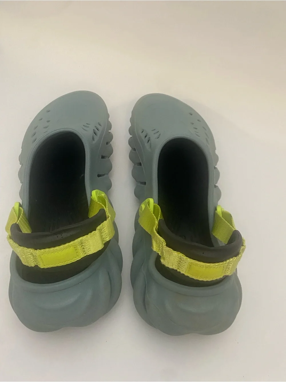 CROCS Echo Clog – Men’s 10 / Women’s 12